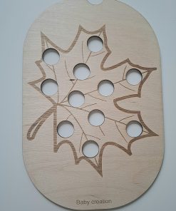 Feuille d’Automne à troue