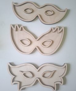 Trio de masques de Carnaval – activité de transvasement